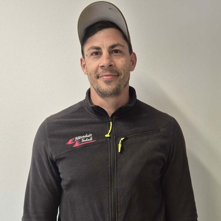 Lukas K.